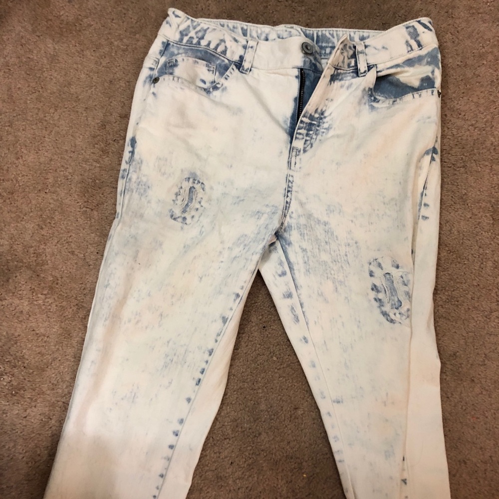 White and blue capris